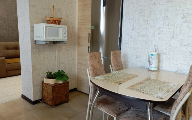 Na Levoberezhye Flat