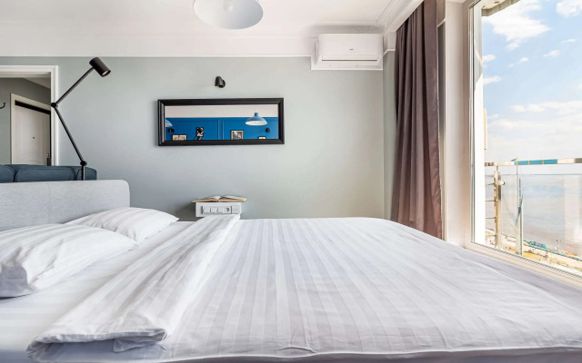 Квартира на набережной с видом на реку