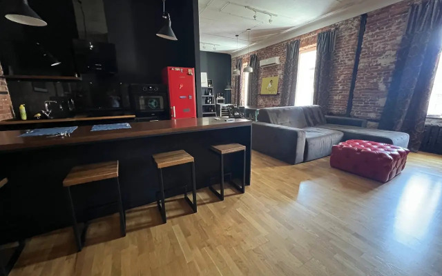 3-kh komnatnye apartamenty v stile loft v samom tsentre Apartments