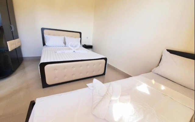 LooBeach Guest House