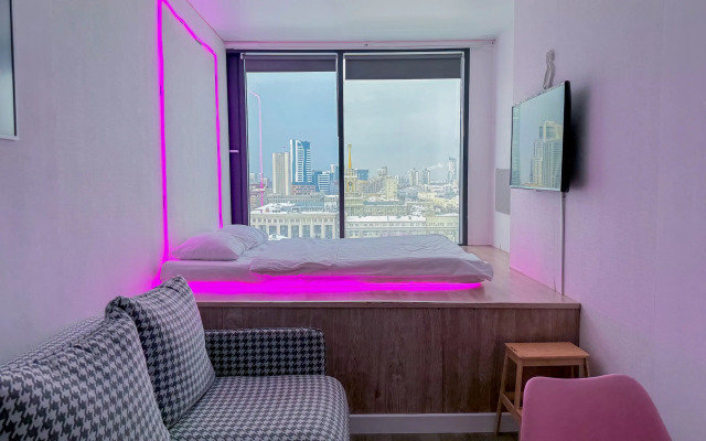Апартаменты PINK NEONLIGHT на Mалышева 42а
