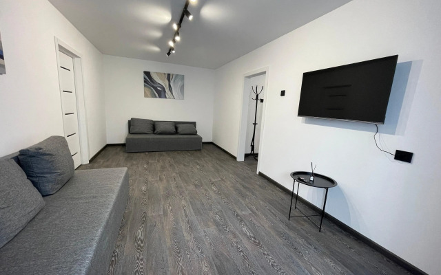 Квартира 4-х комнатная на 10-х у пляжа с озером