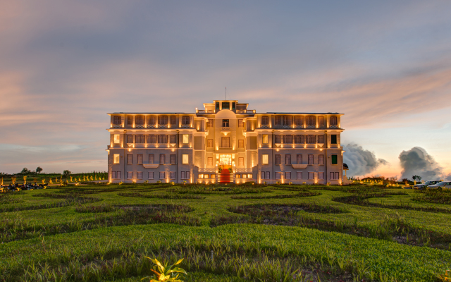 Отель Le Bokor Palace