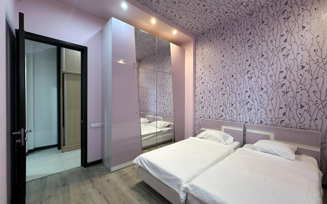 3-komn. ryadom s restoranom DIMOND, DI8210 Flat