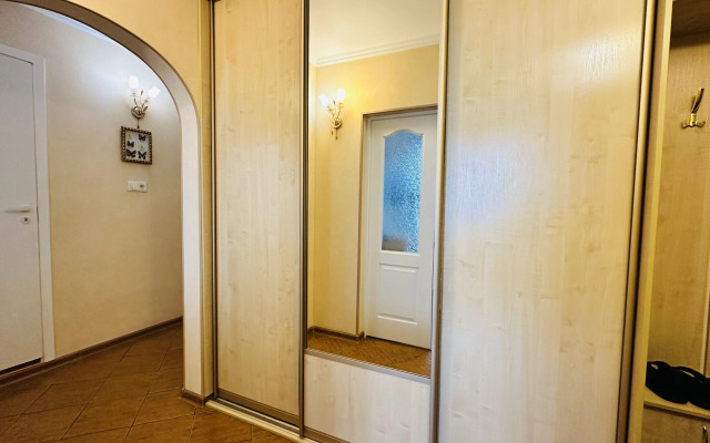 Uyutnaya Dvukhkomnatnaya Nedaleko Ot Trk Planeta Flat