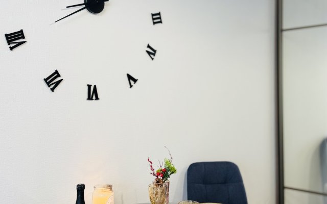 Studiya S Kaminom Na Leventsovke Flat