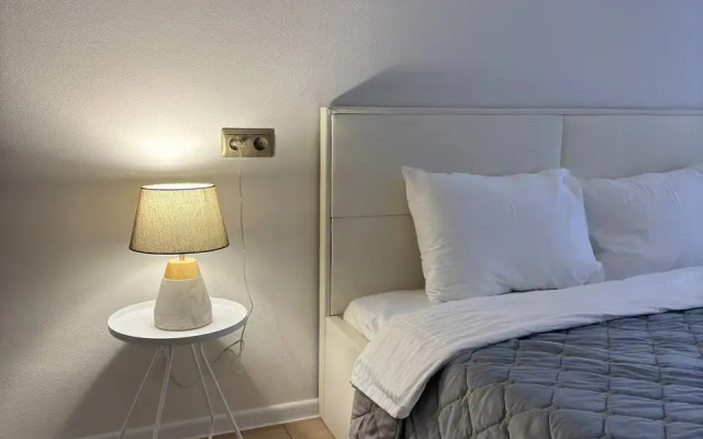 Uyutnaya na naberezhnoy Fedorovskogo do 4kh gostey Flat