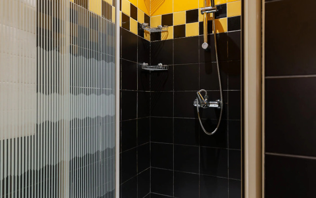 V Gostyakh U Surikatov Flat