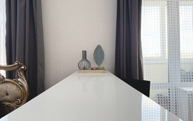 Na Romana Kuzovatkina 18 Flat