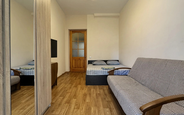Na central'noj naberezhnoj Flat