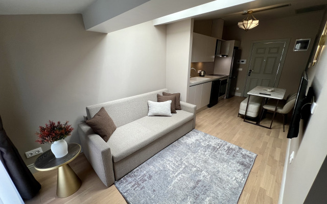 Weingart Suites Hotel