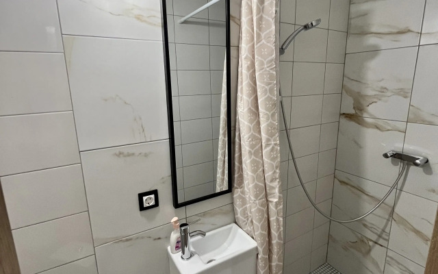 Layf Aparts Studiya 6, 15m2, na Tararykova 5 Flat