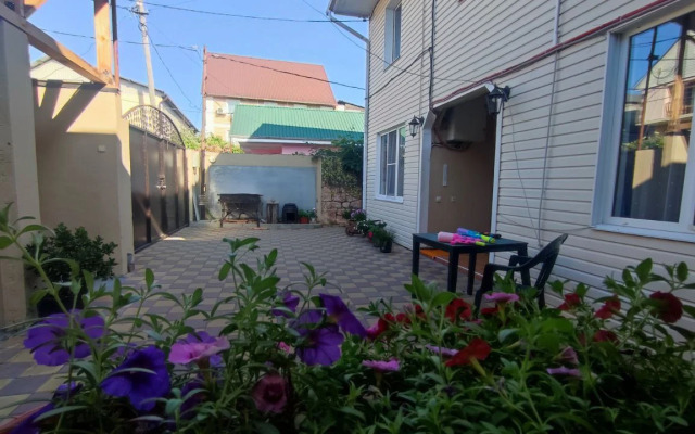Polina Guest House