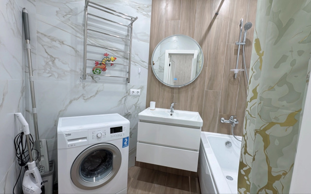 Dvuhkomnatnye  Morskaya Simfonya-2, s vannoj , s vidom na bassejn dlya bol'shoj sem'i Apartament