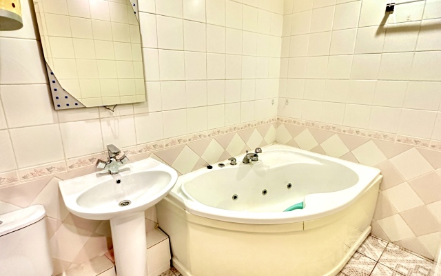 Komfortnye Apartamenty v Shage ot Tsentra Flat