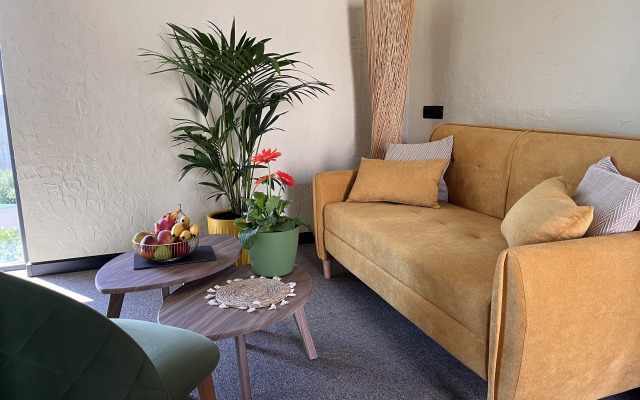 Little Palm Hotel