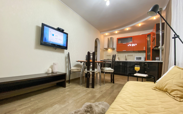 Stilnaya Kvartira Vozle Komsomolskogo Parka By Sutki26 Apartments
