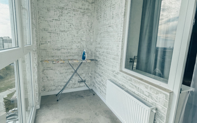 Sovremennaya S Paryaschey Krovatyyu Flat