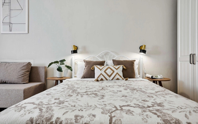 Квартира FlatStay Карповки 16| Большая видовая 4шка с камином