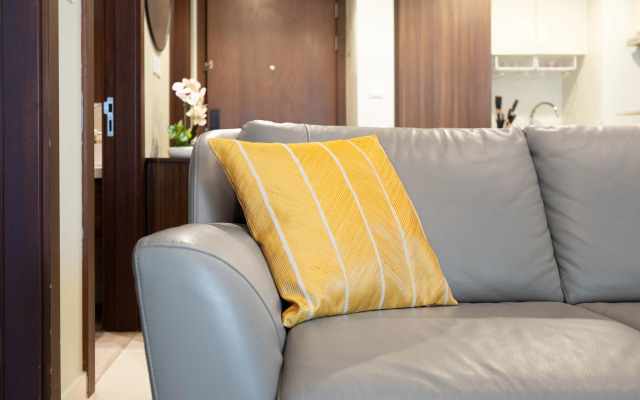 Keyrock Chic 2BR Escape Pool & Lake View Apartments