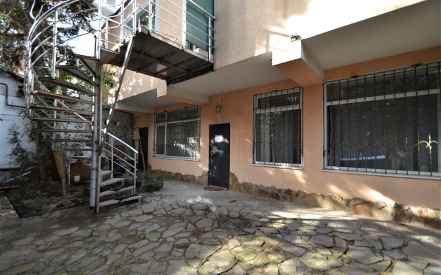 Status na Kirova 10 v Yalte Apartment