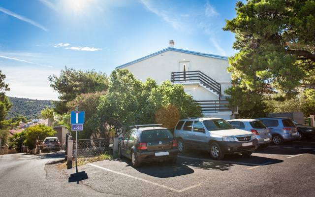 Anita Apartments