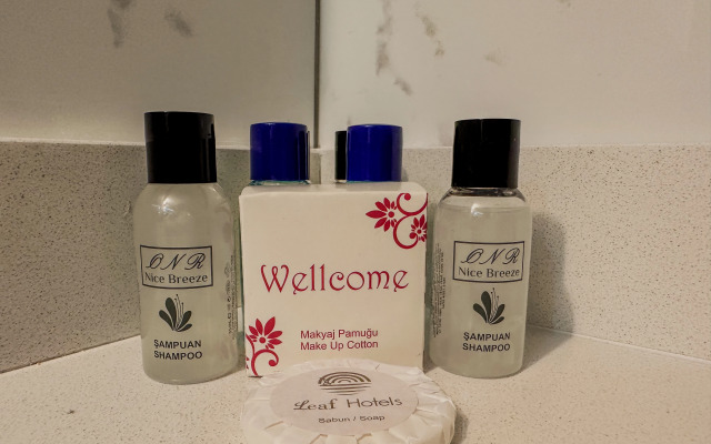 Отель Leaf River Suites