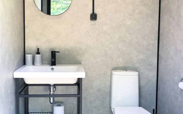 Поляна Глэмпинг, 1-я линия моря (12+)