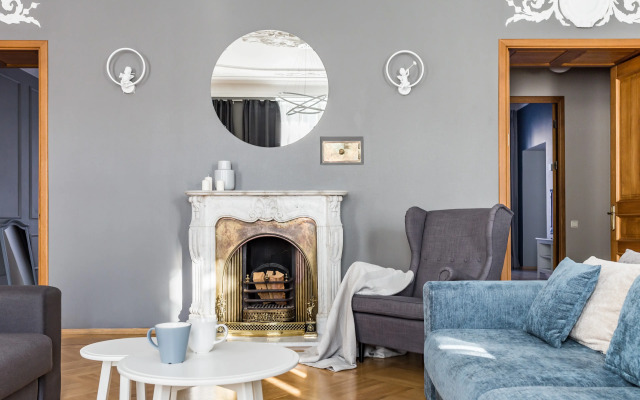 Апартаменты Avenue 180 кв.м с видом на Большую Конюшенную Улицу и Церковь Петра и Павла