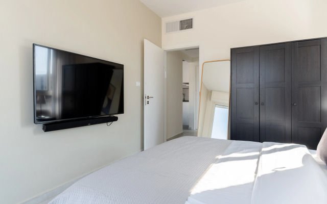 Blueground at Nahalat Bynamin ID47 Apartments