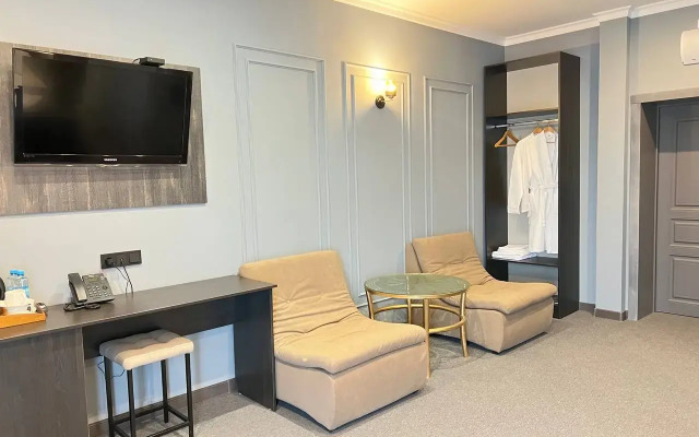 Paradise Hotel