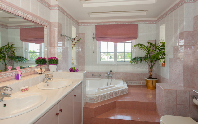 Luxurious Home From The Beach Apartments