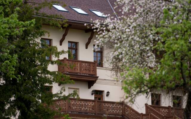 Mazmežotne Manor Hotel