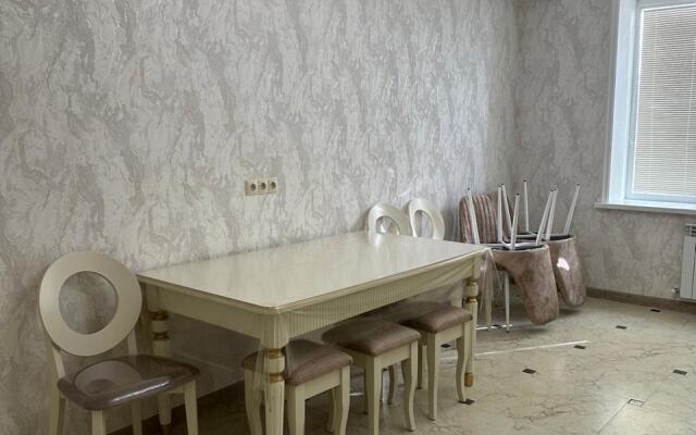 V Novom Chastnom Trekhetazhnom Dome Apartments 2