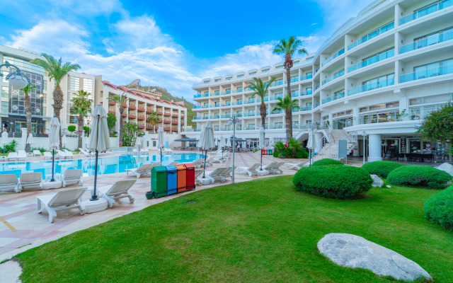 Pineta Park Deluxe Hotel