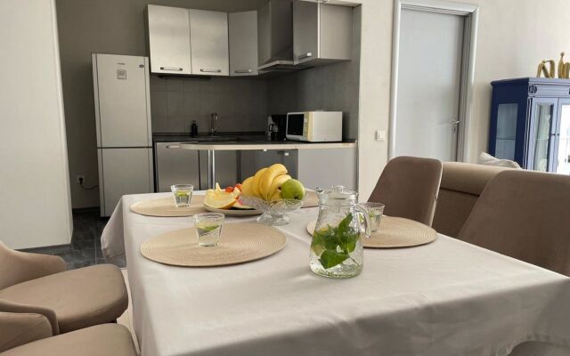 Prostornye Dvukhkomnatnye Indigo Apartments