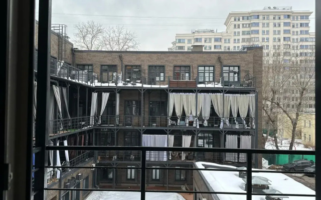 Na Roschinskoy Apartment
