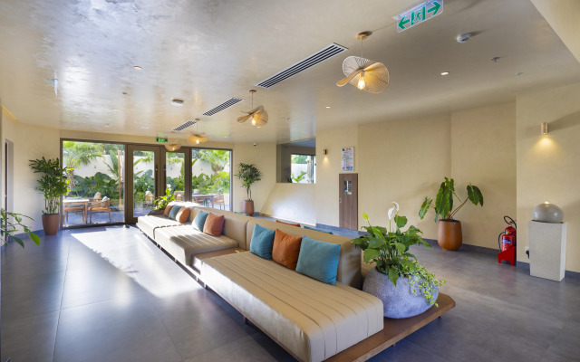 Отель Iconic Long Hai