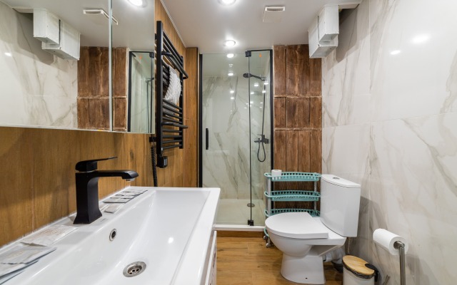 V eko stile s sobstvennym dvorikom dlya otdykha Flat