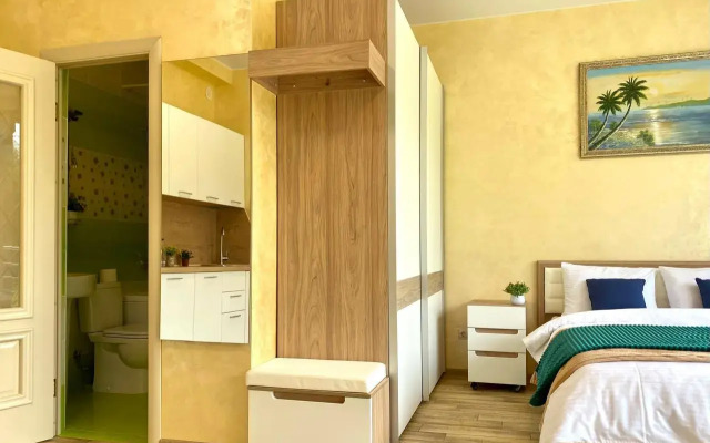 Sapfir S Basseynom I Vidom Na Les Flat