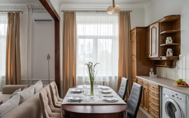 Апартаменты Кварт-Отель, Бережковская Набережная 12