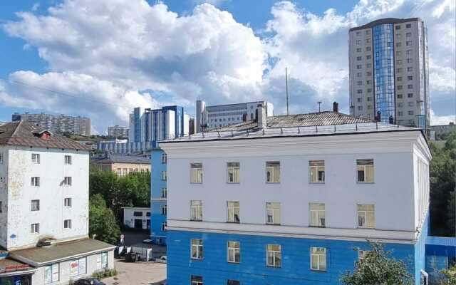 Апартаменты Apartment overlooking the library