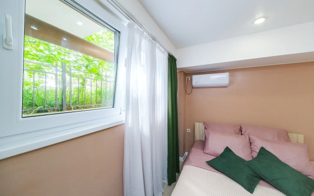 Na Tsvetochnoy Apartments