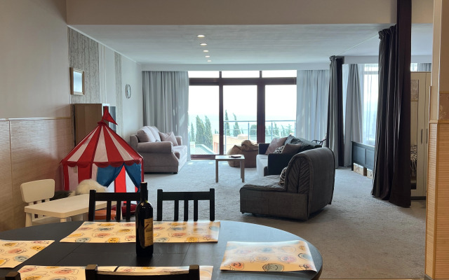 Апартаменты студия Миндаль с огороженной спальной зоной