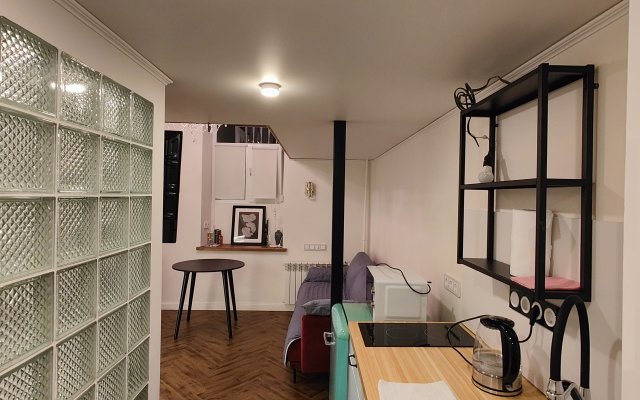 Апартаменты Двухэтажные с Джакузи и Камином в Английском Стиле