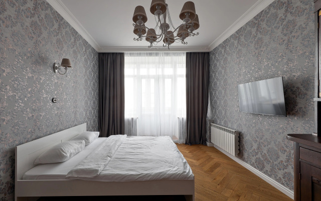 Semeynye Dlya 5 Gostey M. Moskovskaya Flat