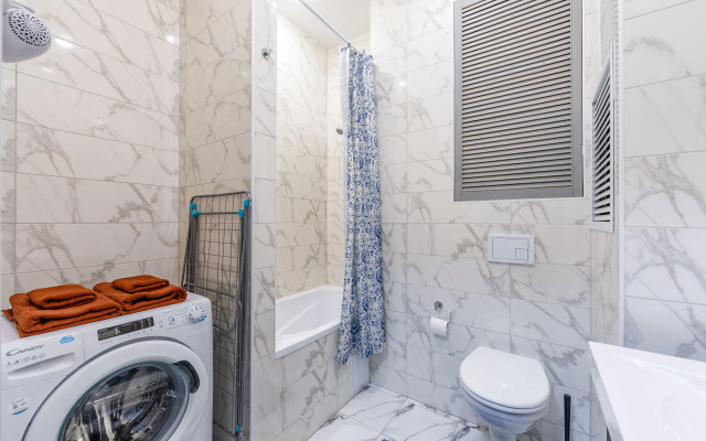 Апартаменты на Крестинского павлин