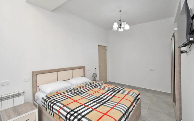 2-K v Novostroyke, Ulitsa Arama, Di412 Flat