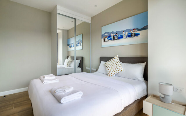 Diamond Condominium by Alexanders Apartments