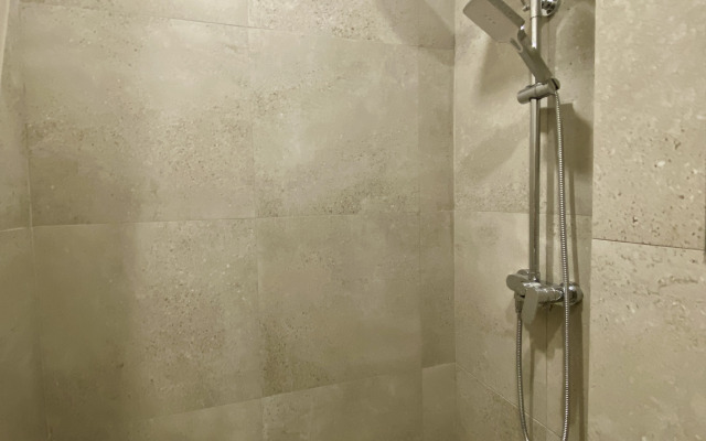 Lux U Metro Grushevkа Apartment